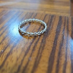 Elegant Gold Twisted Ring